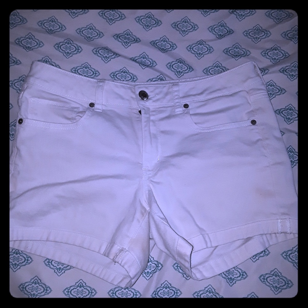 White womens shorts LG/XL